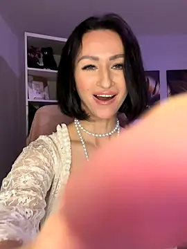 Snapshot of KatyEvanss chatting on 10.10.25 KatyEvanss online show from 10.10.25