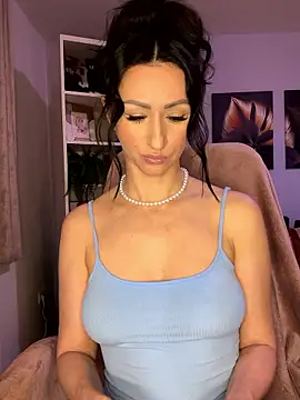 Snapshot of KatyEvanss chatting on 10.14.25 KatyEvanss online show from 10.14.25