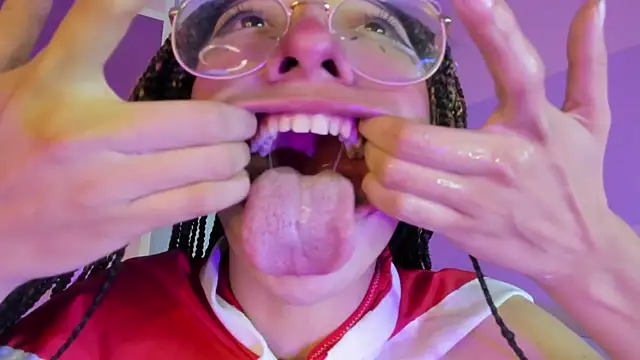 Cloe Leee online show from 12.28.24