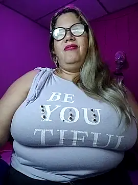 EllisW8 online show from 10.18.25