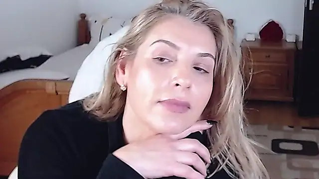 Snapshot of evamaria2024 chatting on 02.11.25 evamaria2024 online show from 02.11.25