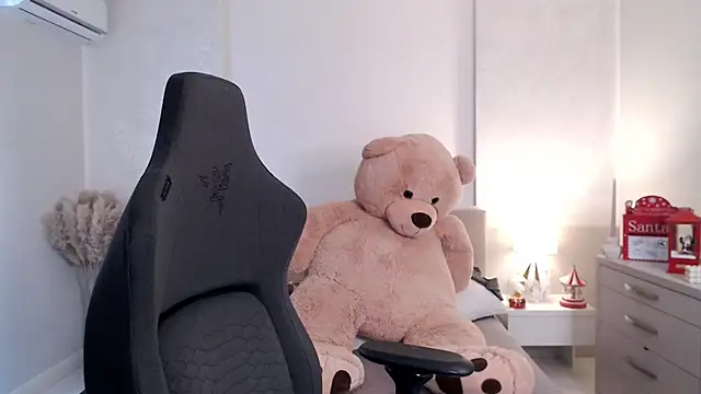 Smileyouarehere online show from 01.23.25