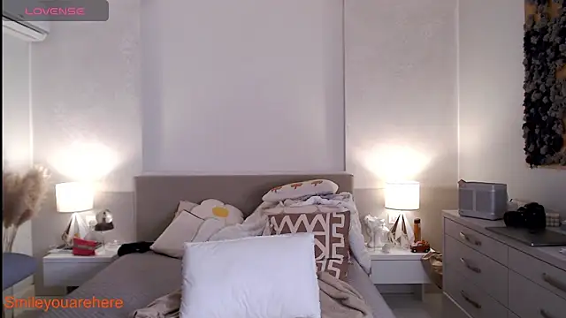 Smileyouarehere online show from 04.16.26