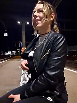 Mia Railey online show from 03.18.25