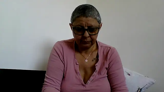 roseblak42 online show from 04.16.26