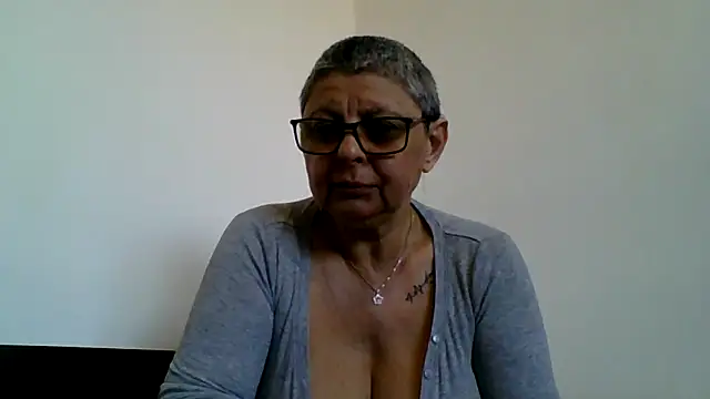 roseblak42 online show from 04.19.26