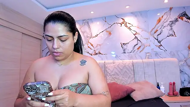 Snapshot of kiana_cream chatting on 06.15.26 kiana cream online show from 06.15.26