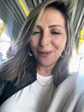 Snapshot of _Abril-Office1 chatting on 12.17.24 Abril-Office1 online show from 12.17.24