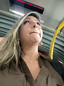 Snapshot of _Abril-Office1 chatting on 12.18.24 Abril-Office1 online show from 12.18.24