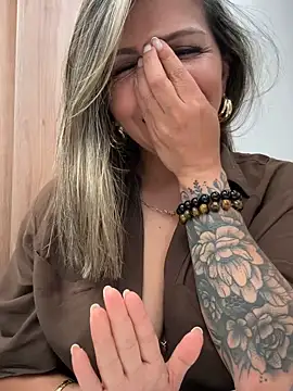 Snapshot of _Abril-Office1 chatting on 12.20.24 Abril-Office1 online show from 12.20.24