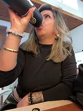 Snapshot of _Abril-Office1 chatting on 01.08.25 Abril-Office1 online show from 01.08.25