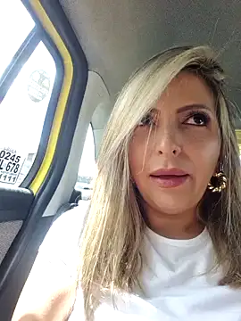 Snapshot of _Abril-Office1 chatting on 02.10.25 Abril-Office1 online show from 02.10.25