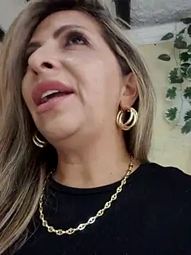 Snapshot of _Abril-Office1 chatting on 02.18.25 Abril-Office1 online show from 02.18.25