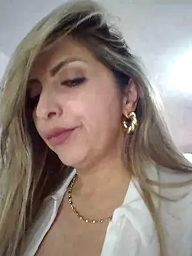 Snapshot of _Abril-Office1 chatting on 03.04.25 Abril-Office1 online show from 03.04.25