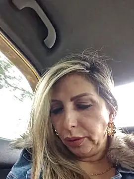 Snapshot of _Abril-Office1 chatting on 03.11.25 Abril-Office1 online show from 03.11.25