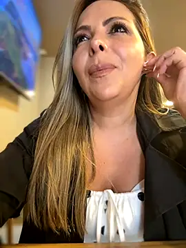 Snapshot of _Abril-Office1 chatting on 09.24.25 Abril-Office1 online show from 09.24.25