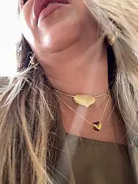 Snapshot of _Abril-Office1 chatting on 09.29.25 Abril-Office1 online show from 09.29.25