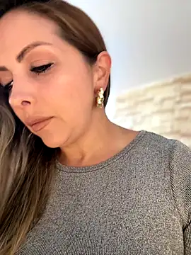 Snapshot of _Abril-Office1 chatting on 09.30.25 Abril-Office1 online show from 09.30.25