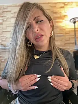 Snapshot of _Abril-Office1 chatting on 10.15.25 Abril-Office1 online show from 10.15.25