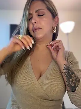 Snapshot of _Abril-Office1 chatting on 11.14.25 Abril-Office1 online show from 11.14.25