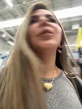 Snapshot of _Abril-Office1 chatting on 11.18.25 Abril-Office1 online show from 11.18.25