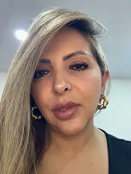 Snapshot of _Abril-Office1 chatting on 11.19.25 Abril-Office1 online show from 11.19.25