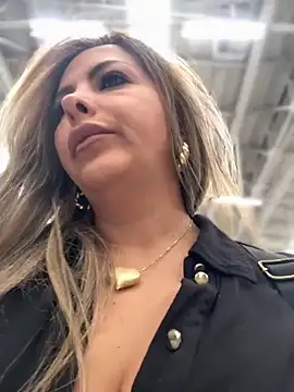 Snapshot of _Abril-Office1 chatting on 11.24.25 Abril-Office1 online show from 11.24.25