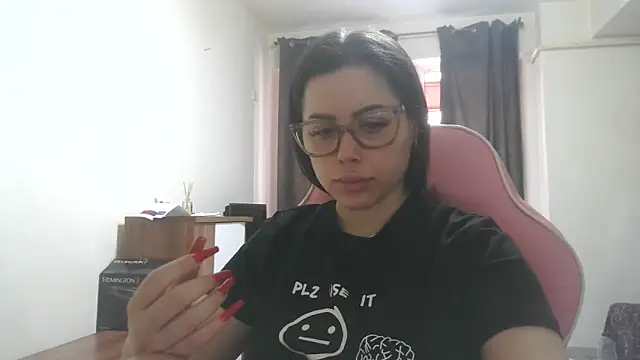 Snapshot of LovelyJulliette chatting on 06.01.26 LovelyJulliette online show from 06.01.26