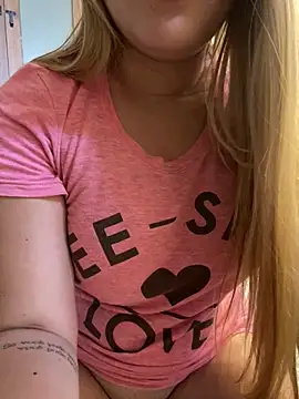 Snapshot of natashasweet chatting on 12.08.24 natashasweet online show from 12.08.24