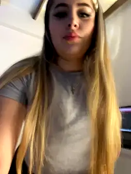 Snapshot of natashasweet chatting on 09.23.25 natashasweet online show from 09.23.25