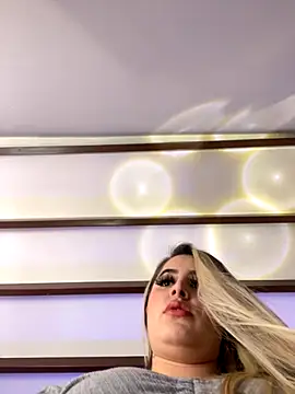 Snapshot of natashasweet chatting on 10.18.25 natashasweet online show from 10.18.25