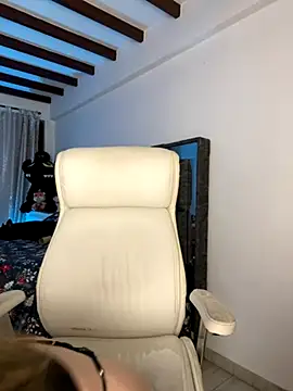 Snapshot of natashasweet chatting on 10.28.25 natashasweet online show from 10.28.25