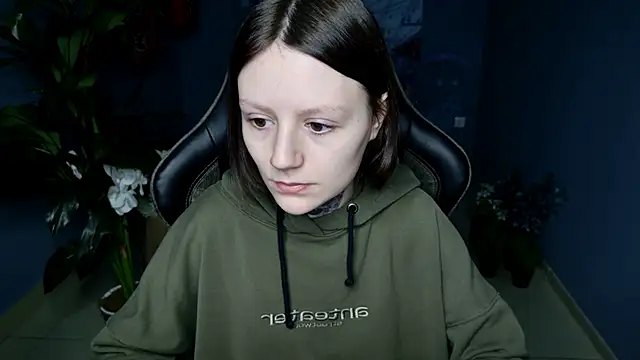 VeliraBraitberg online show from 03.22.25