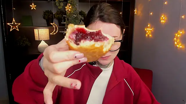 VeliraBraitberg online show from 04.12.26