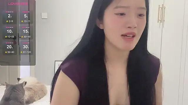 Snapshot of rose-u chatting on 10.28.25 rose-u online show from 10.28.25