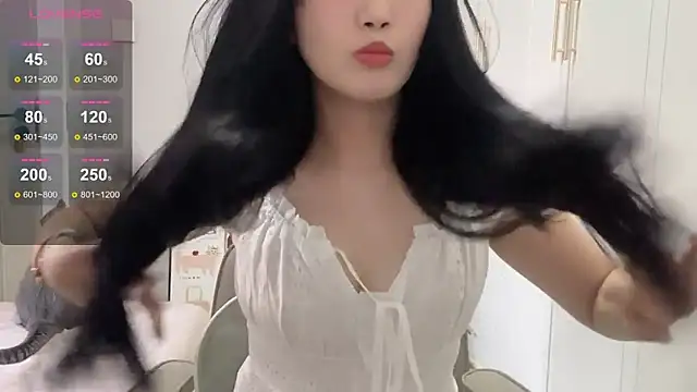 Snapshot of rose-u chatting on 11.13.25 rose-u online show from 11.13.25