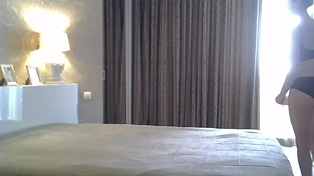 ZarinaSwift online show from 10.13.25