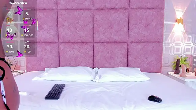 LiaVelez online show from 04.07.26