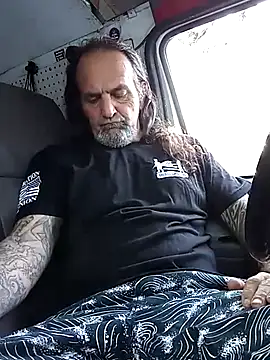 Snapshot of Hotbodyscottie chatting on 02.25.25 Hotbodyscottie online show from 02.25.25