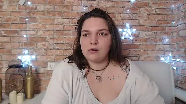 Amelia Kiss  online show from 01.18.25