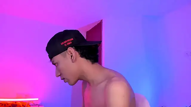 Snapshot of Levin_Hikaru chatting on 11.18.25 Levin Hikaru online show from 11.18.25