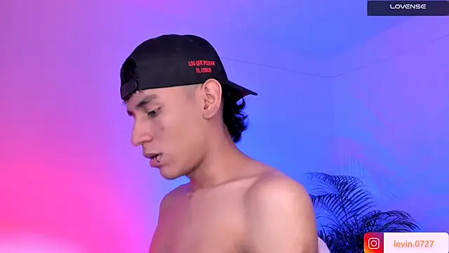 Snapshot of Levin_Hikaru chatting on 11.27.25 Levin Hikaru online show from 11.27.25