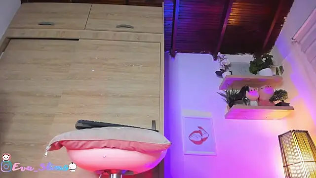 Snapshot of eva-slim- chatting on 02.15.26 eva-slim- online show from 02.15.26