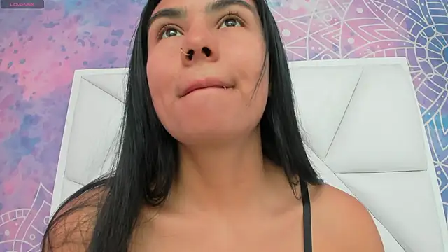 atilanadiaz7 online show from 09.17.25