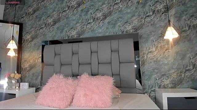 Snapshot of _Hollywood_1 chatting on 01.11.25 Hollywood 1 online show from 01.11.25