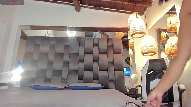 pamela-wells online show from 01.23.25