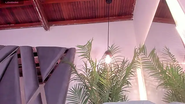 pamela-wells online show from 03.04.25