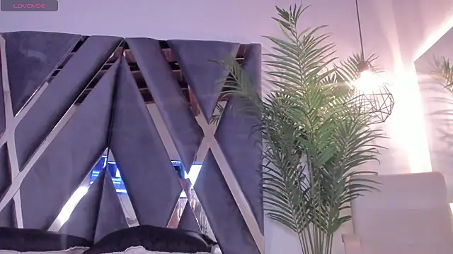 pamela-wells online show from 03.20.25