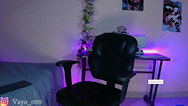 Snapshot of vayolett01_dakotta chatting on 01.15.25 vayolett01 dakotta online show from 01.15.25