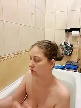 Sakura Green online show from 12.07.24